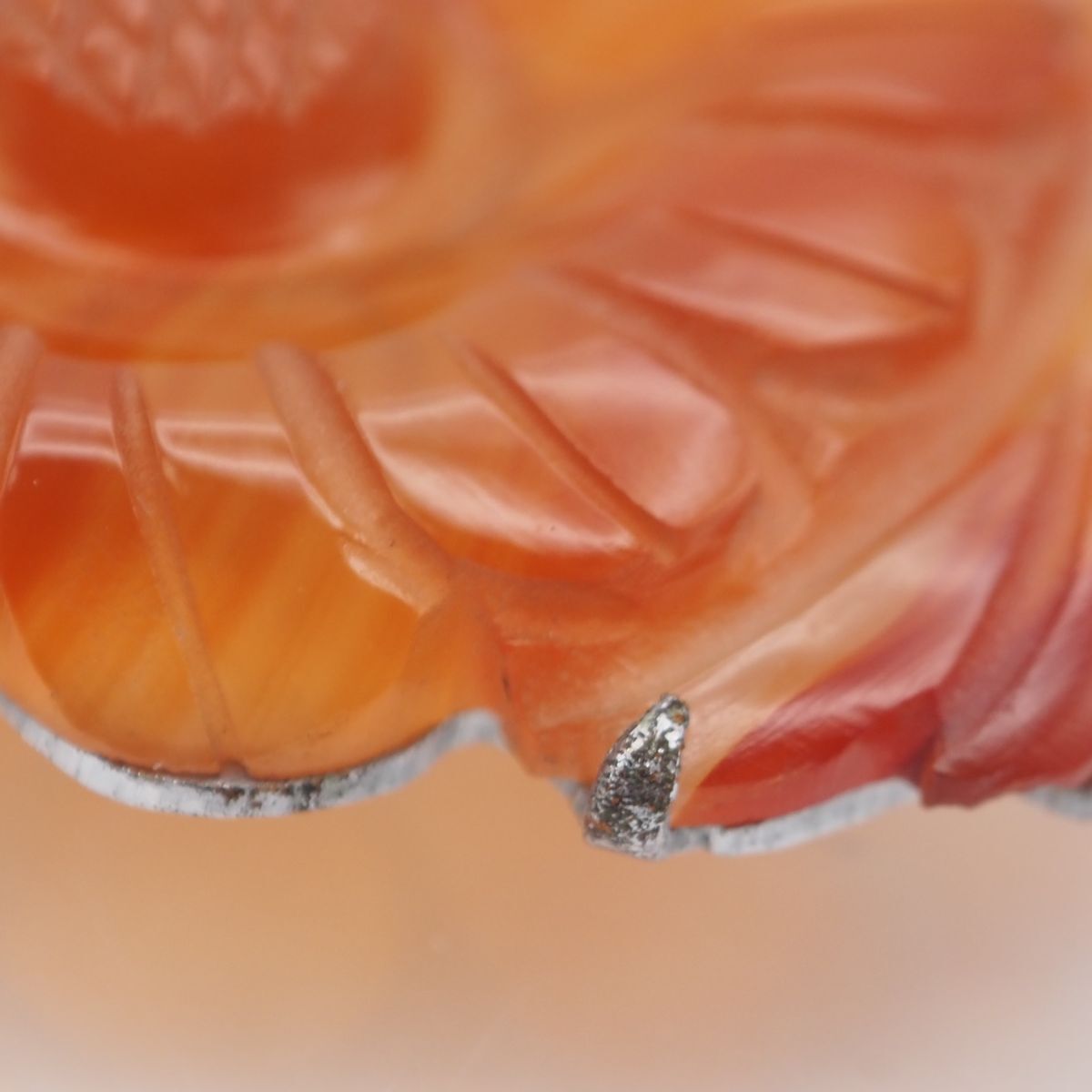 赤瑪瑙 バラ彫刻　帯留め 帯留め】赤い瑪瑙の帯留め | ひふみ屋