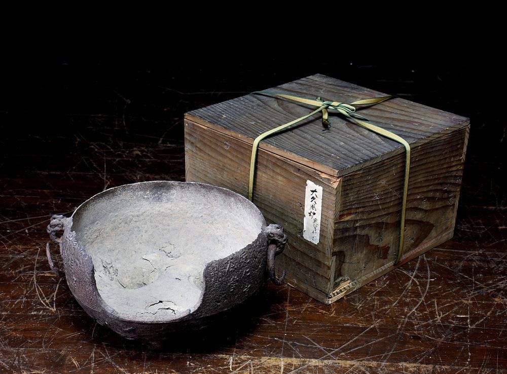 鋳鉄製 鉄瓶 ダークグレー水漏れ無　極上品 時代物 容量約2500ml 鋳鉄製 鉄瓶 ダークグレー水漏れ無 極上品 時代物 容量約2500ml