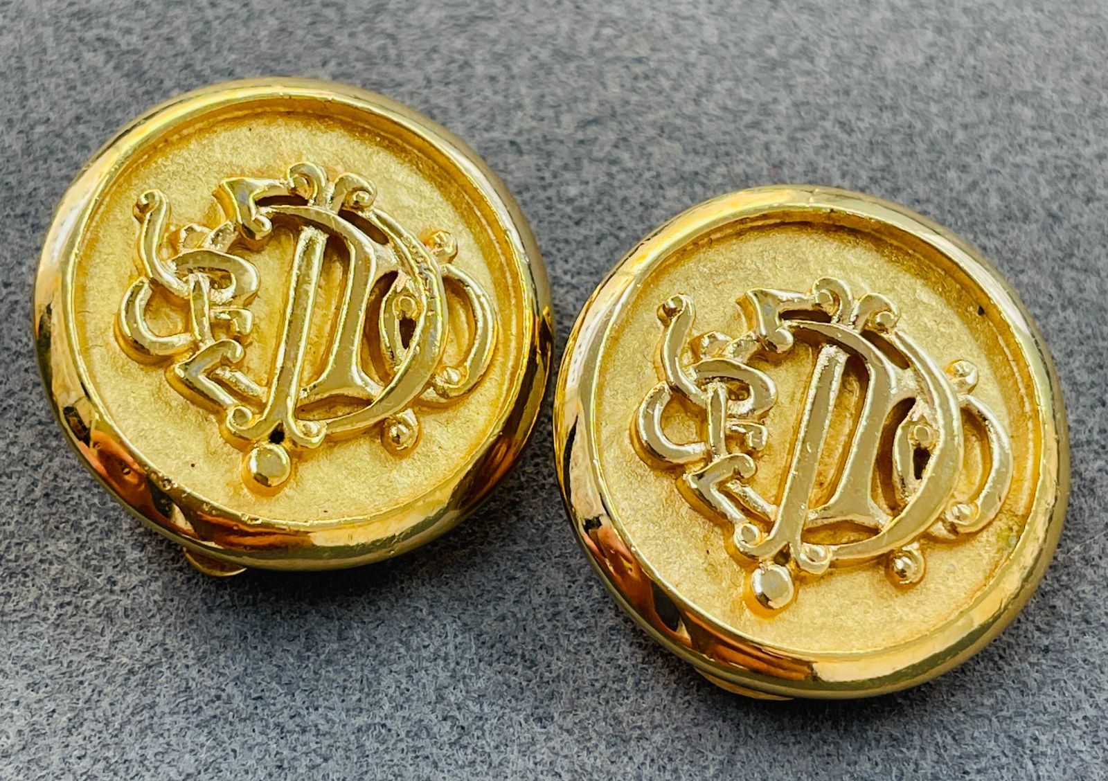 D ディオール Christian Dior ディオール エンブレム イヤリングゴールド ブランド