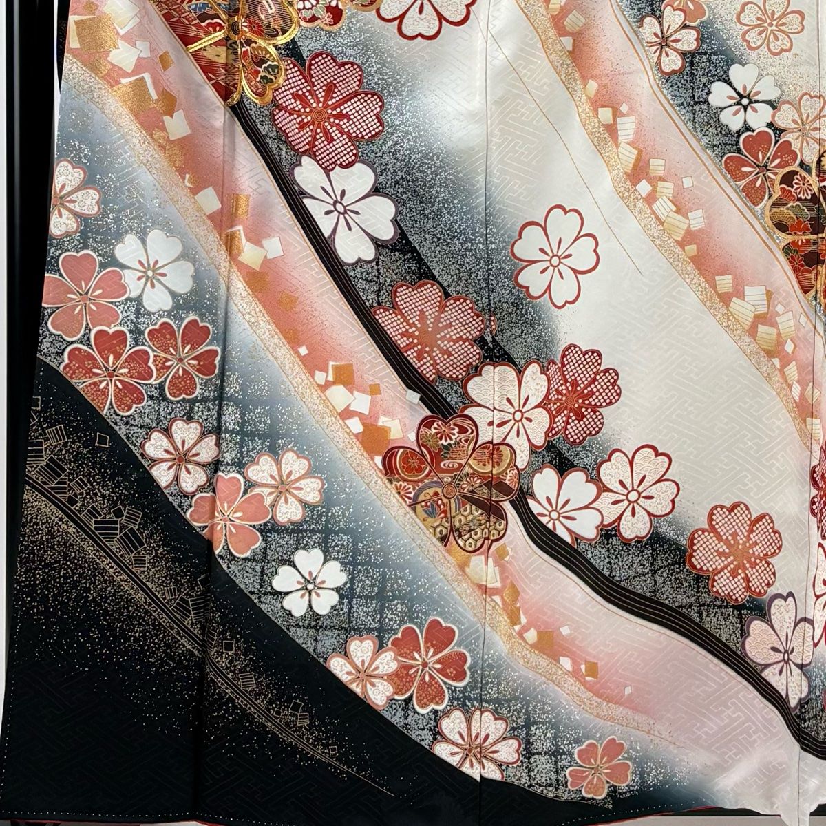 振袖 身丈161cm 裄丈63.5cm S 袷 桜 箔散らし柄 金糸 金彩 クリーム 正絹 秀品