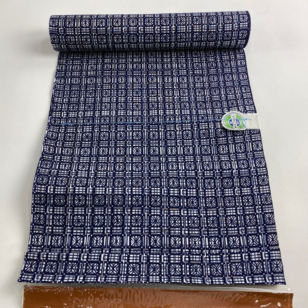 反物 秀品 大島紬 証紙 格子 紺色 正絹 【中古】（反物 秀品 面白く 