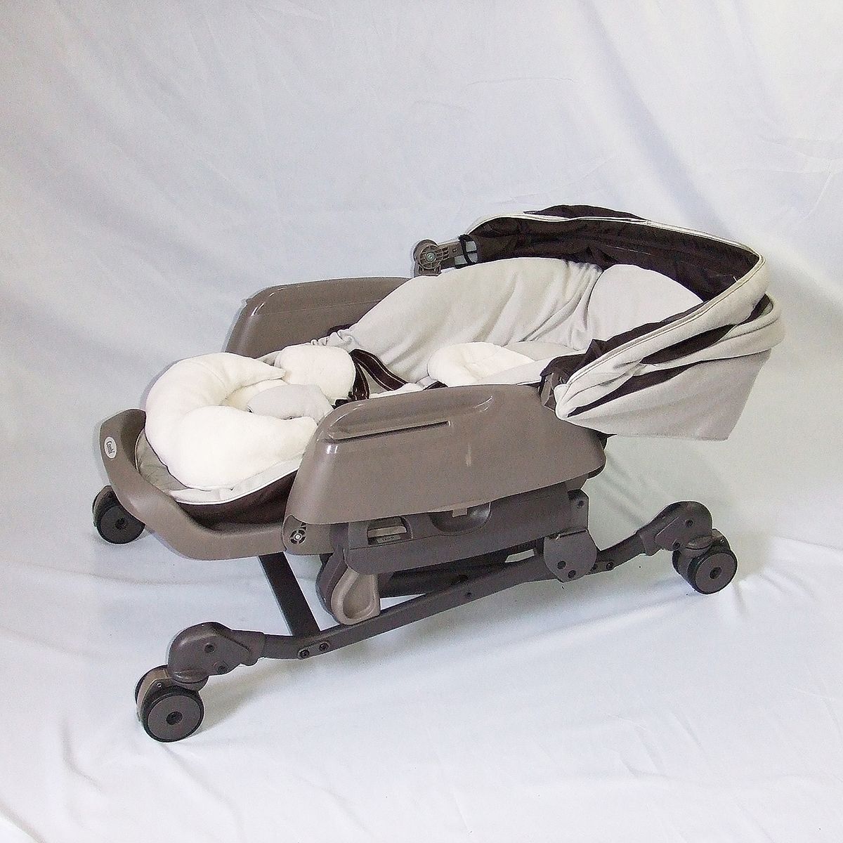 美品 コンビ ネムリラAT BEDi　電動ハイローチェア コンビ ホワイトレーベル ネムリラ ベディ AUTO SWING BEDi 電動