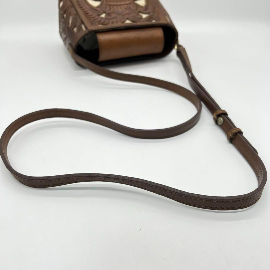 【美品】CARVING TRIBES ショルダーバッグ サコッシュ ブラウン 美品】CARVING TRIBES ショルダーバッグ サコッシュ ブラウン - メルカリ