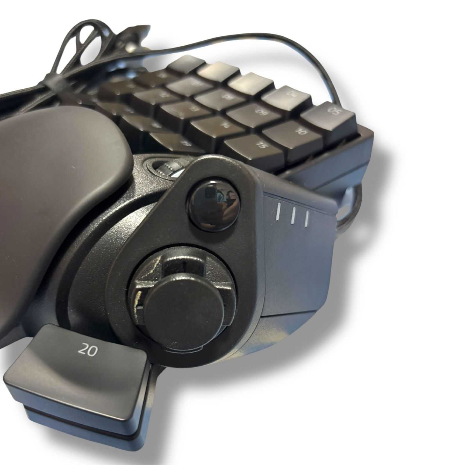 管理番号2853 Razer Tartarus Pro 左手キーパッド 20個のアナログ動作スイッチ ホイール付 8方向サムパッド 32キーすべてをカスタマイズ 日本正規代理店保証品 RZ07-03110100-R3M1