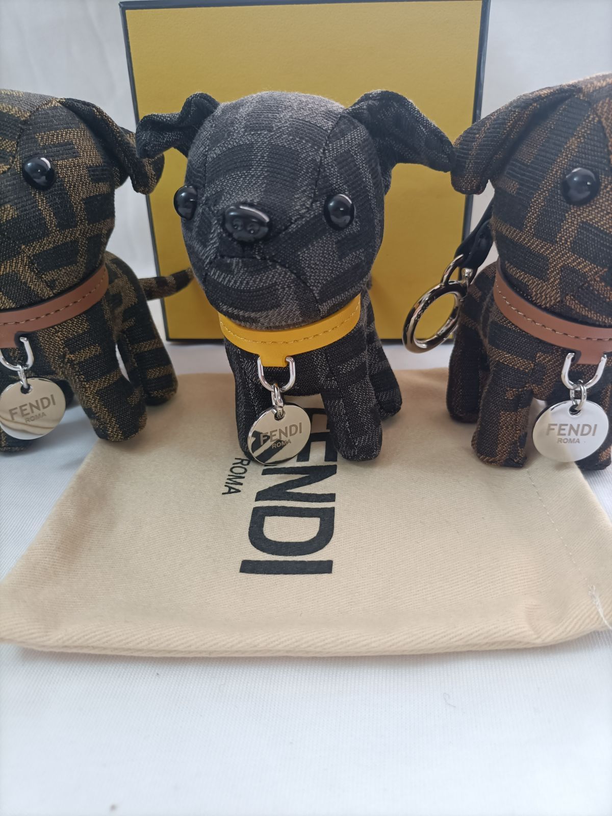 人気⭐️フェンディ キーホルダー メンズ小物 バッグチャーム 犬