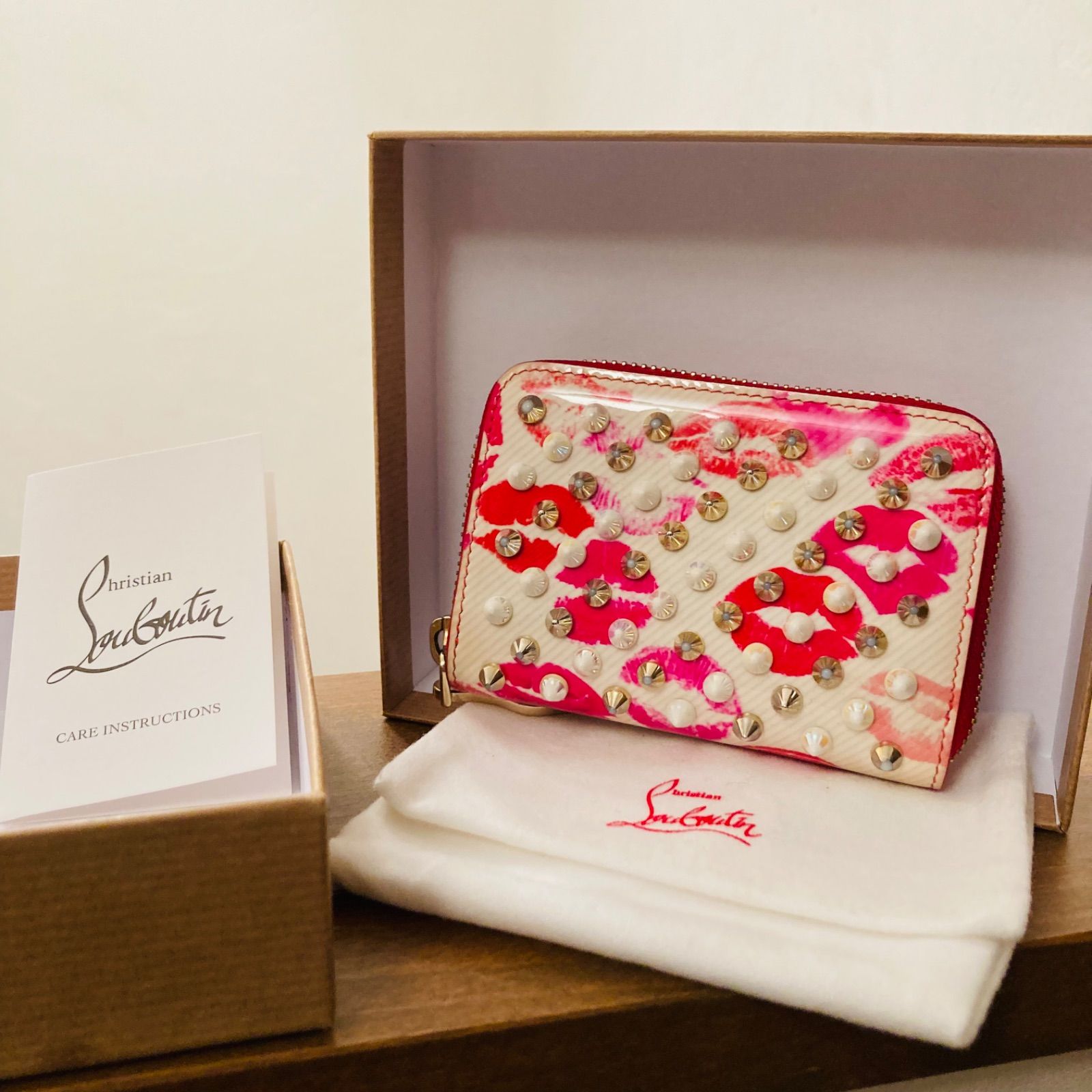 美品 Christian Louboutin コインケース リップ柄 キスマーク | www