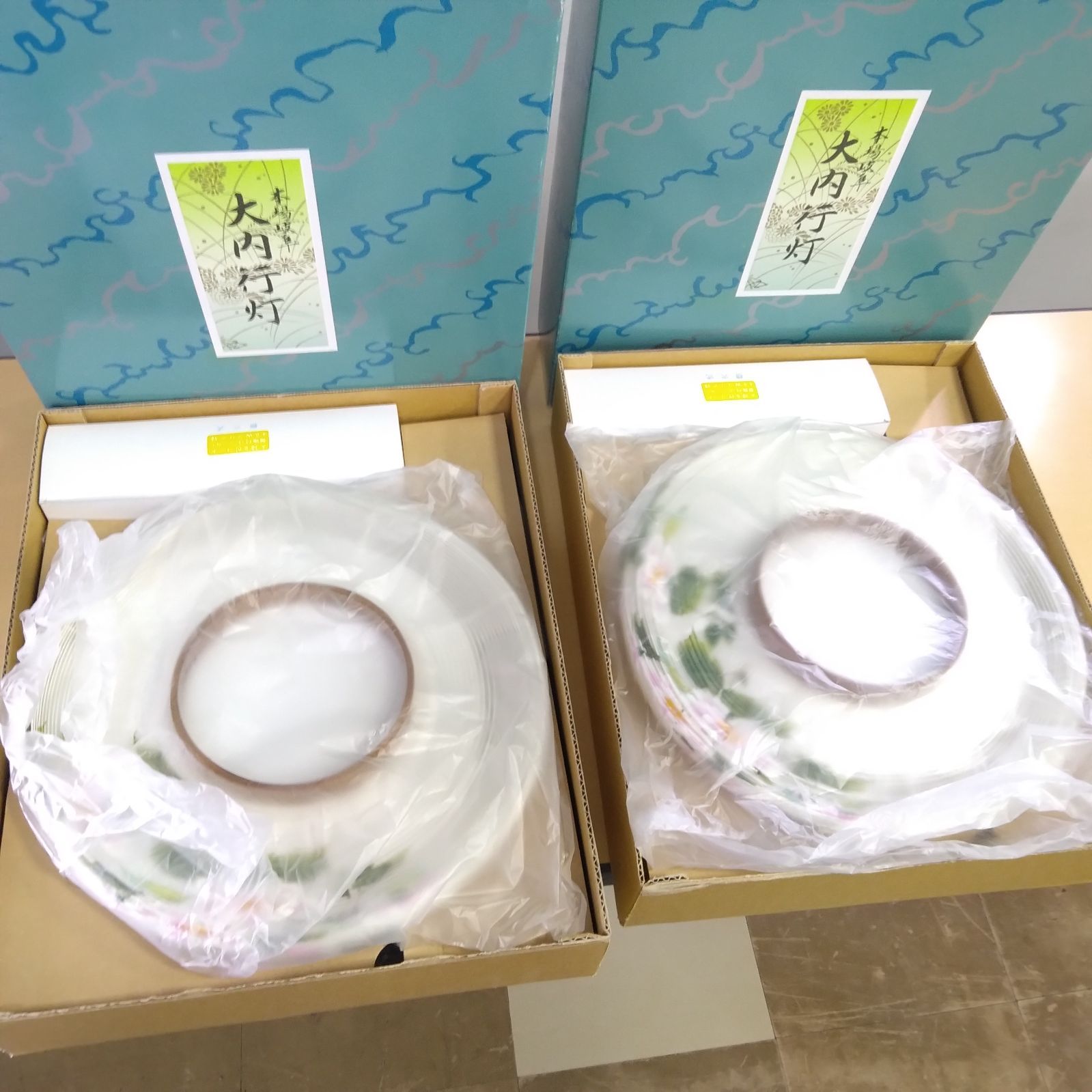 2点セット 大内行灯 絹張松縞10号廻転 絵柄 八重むくげ 花 6807 Unused Pair Revolving Ouchi Andon Lanterns Size 10 Silk Floral Design. 6807