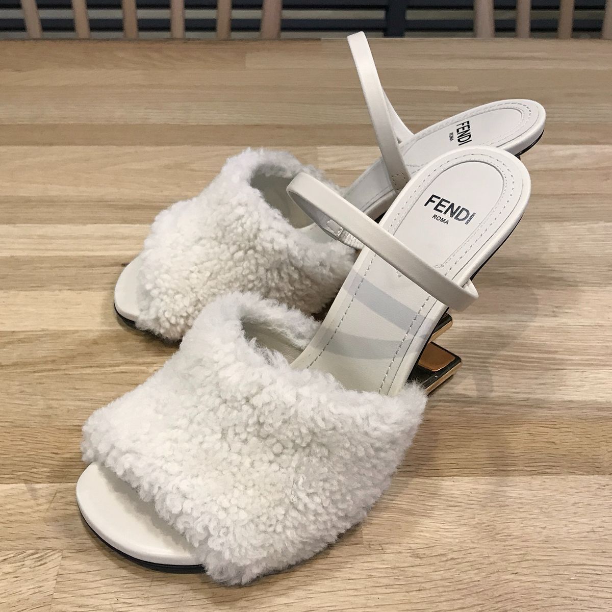 超美品】フェンディ フェンデファースト ヒールサンダル ホワイト 
