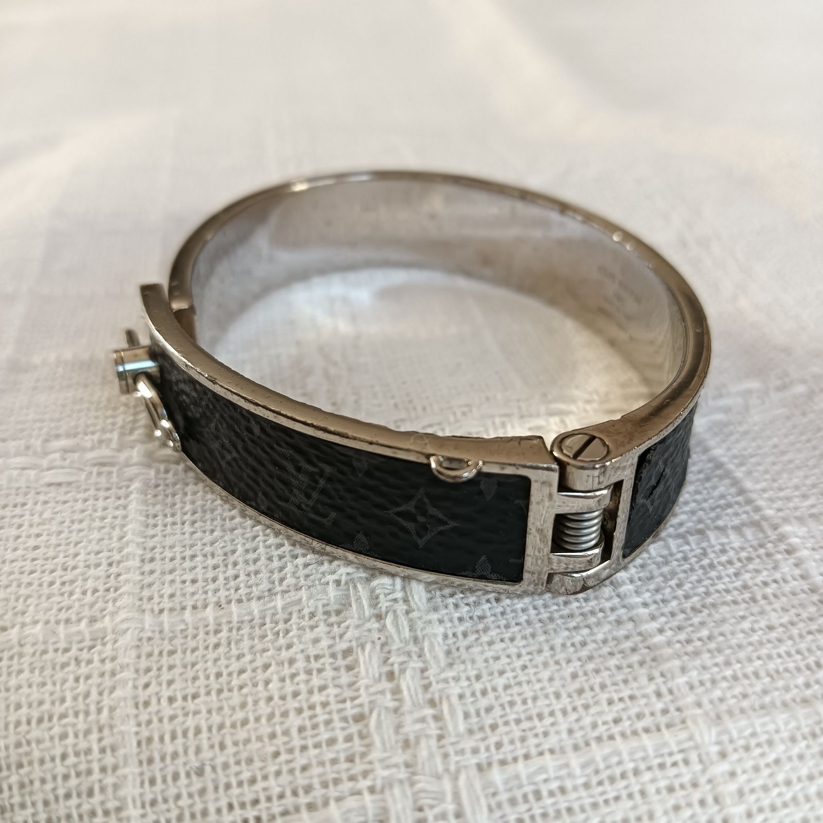 欠損あり LOUIS VUITTON ルイヴィトン ブラスレ ピン ロック M バングル カフ メタル モノグラム エクリプス M68877 シルバー DI0199