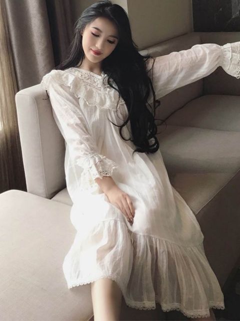 フリル レース ガーリー ルームウェア パジャマ 部屋着 寝巻き ナイトウェア ネグリジェ 膝下 ミモレ ミモレ丈 ロング ロング丈 袖あり 長袖 ボリューム袖 フレアスリーブ Vネック 襟なし フレア Aライン リボン 透け感 かわいい 大人可愛い きれいめ シンプル カジュアル フリル レース ガーリー ルームウェア パジャマ 部屋着 寝巻き ナイト