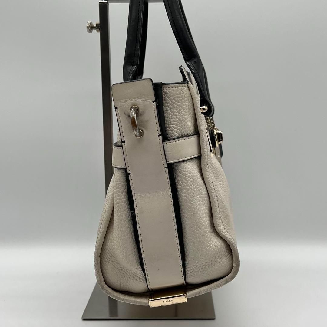 ✨良品✨COACH コーチ スワッガー キャリーオール ハンドバッグ 白系 ✨良品✨COACH コーチ スワッガー キャリーオール ハンドバッグ 白系