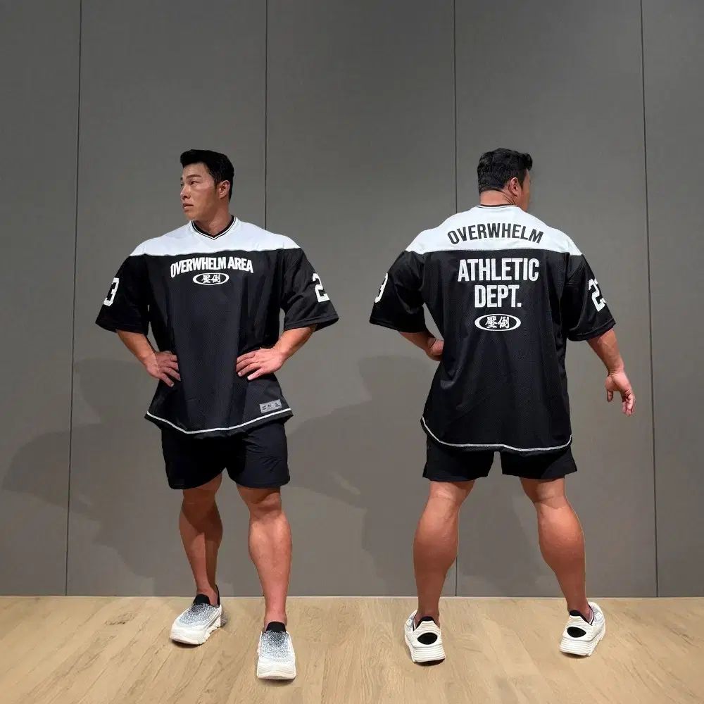 圧倒する ブラック - ホワイト ラグビージャージ オーバーフィット