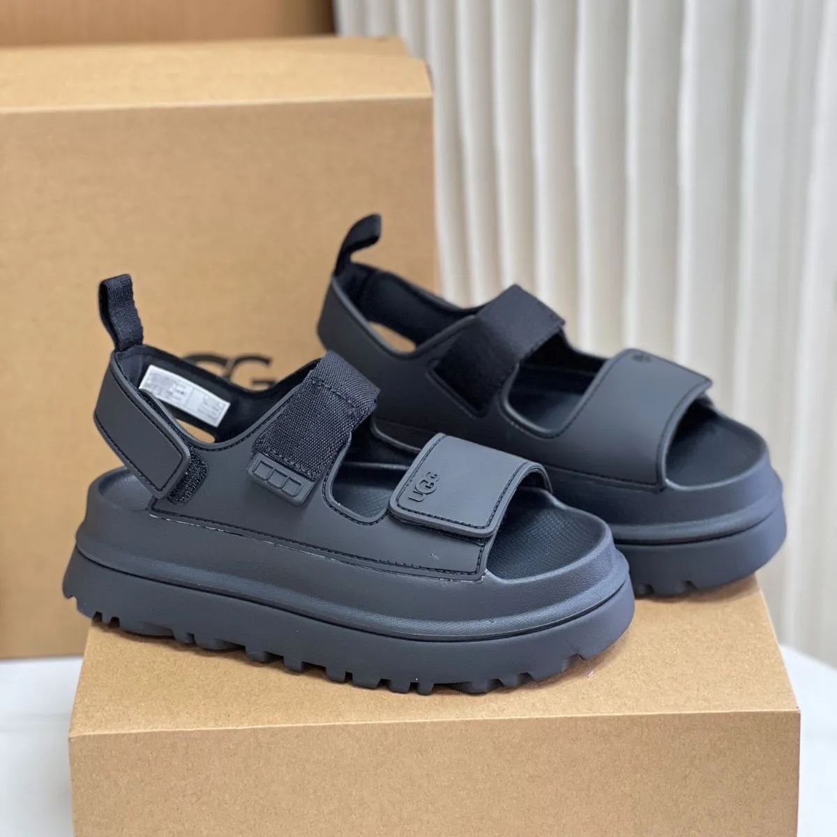 新発売 新商品 新品 ストラップ ブラック レディース 厚底サンダル アグ UGG 靴