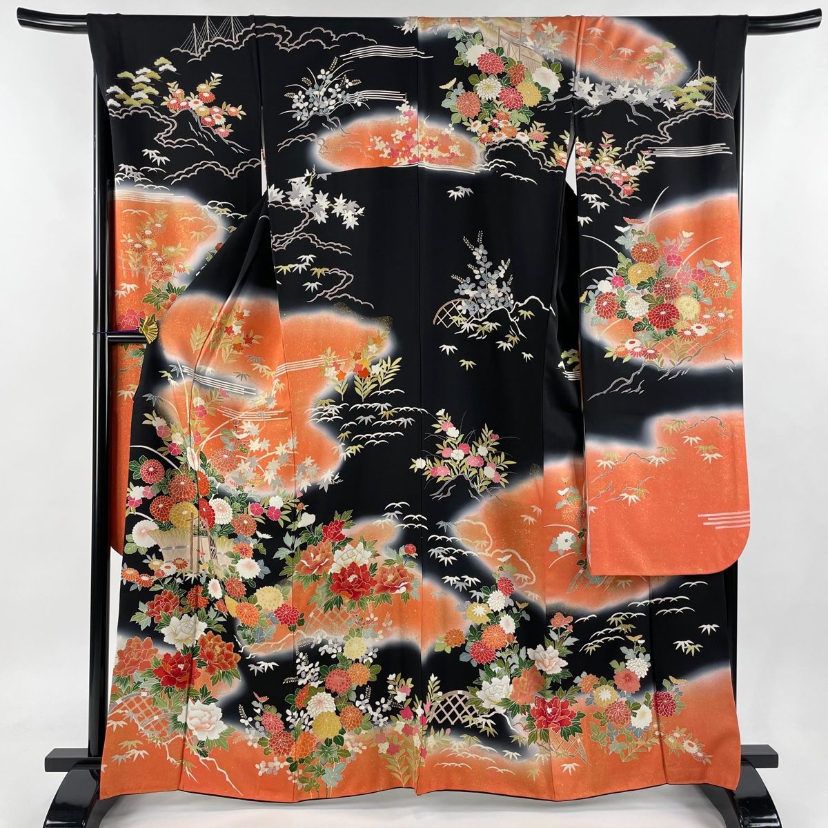 振袖 身丈164.5cm 裄丈68cm L 袷 菊 牡丹 金彩 染め分け 黒 正絹 秀品