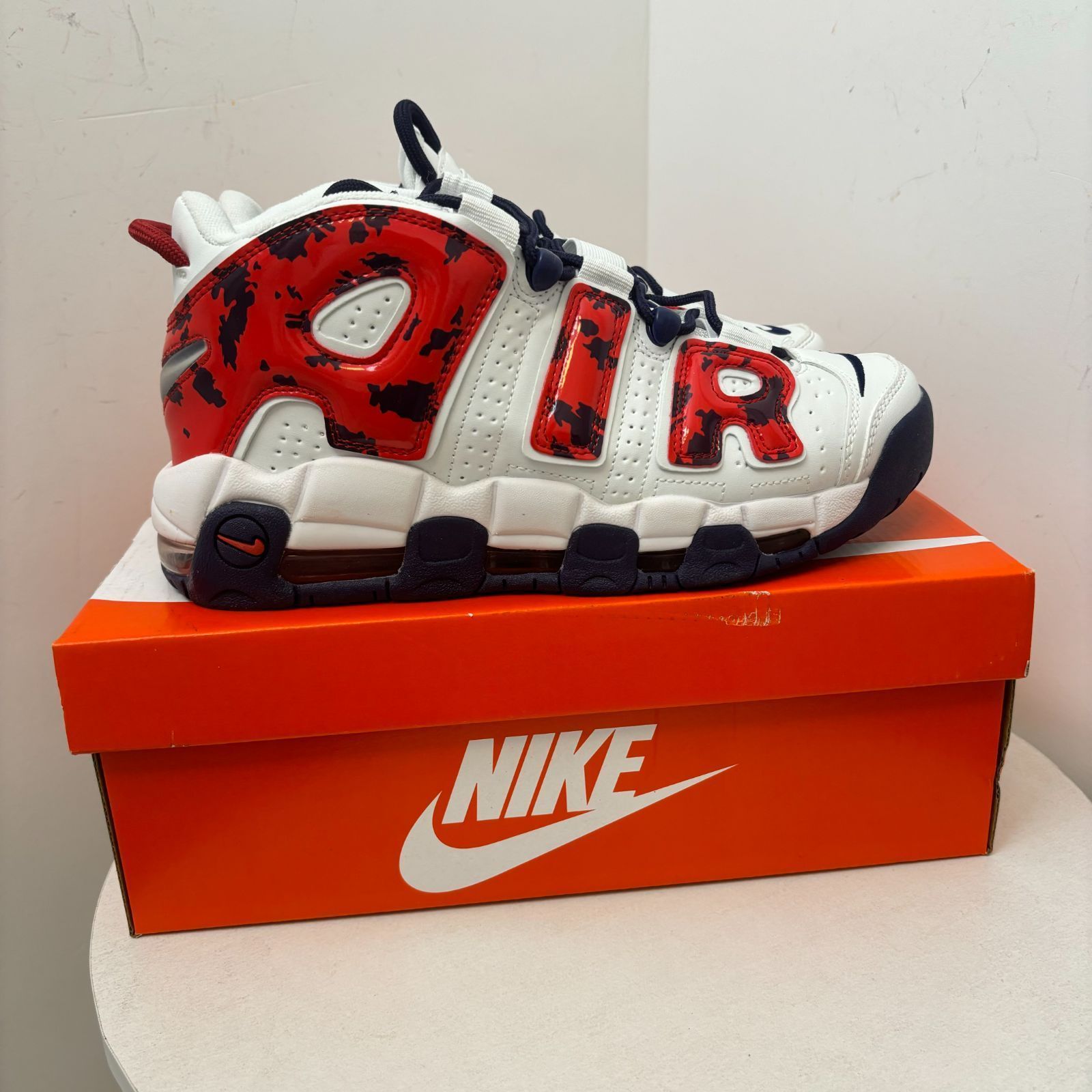 新品未使用 Nike Air More Uptempo ナイキ エア モア アップテンポ スニーカー ヴィンテージバスケットボールシューズ 男女兼用 ホワイト＆レッド