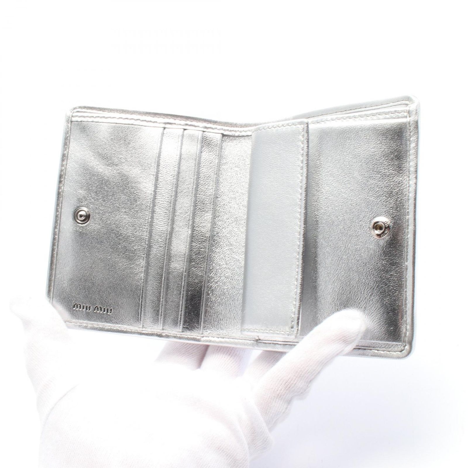 【✨極美品✨】 ミュウミュウ マテラッセ 二つ折り財布 シルバー Amazon | [ミュウミュウ] 二つ折り財布 マテラッセレザー ミニ