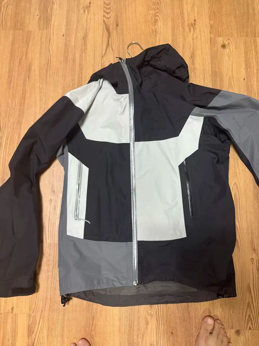 ARC TERYX アークテリクス 梁 ベータ 静かな M