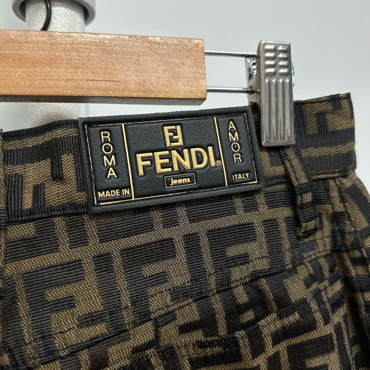 FENDI フェンディ