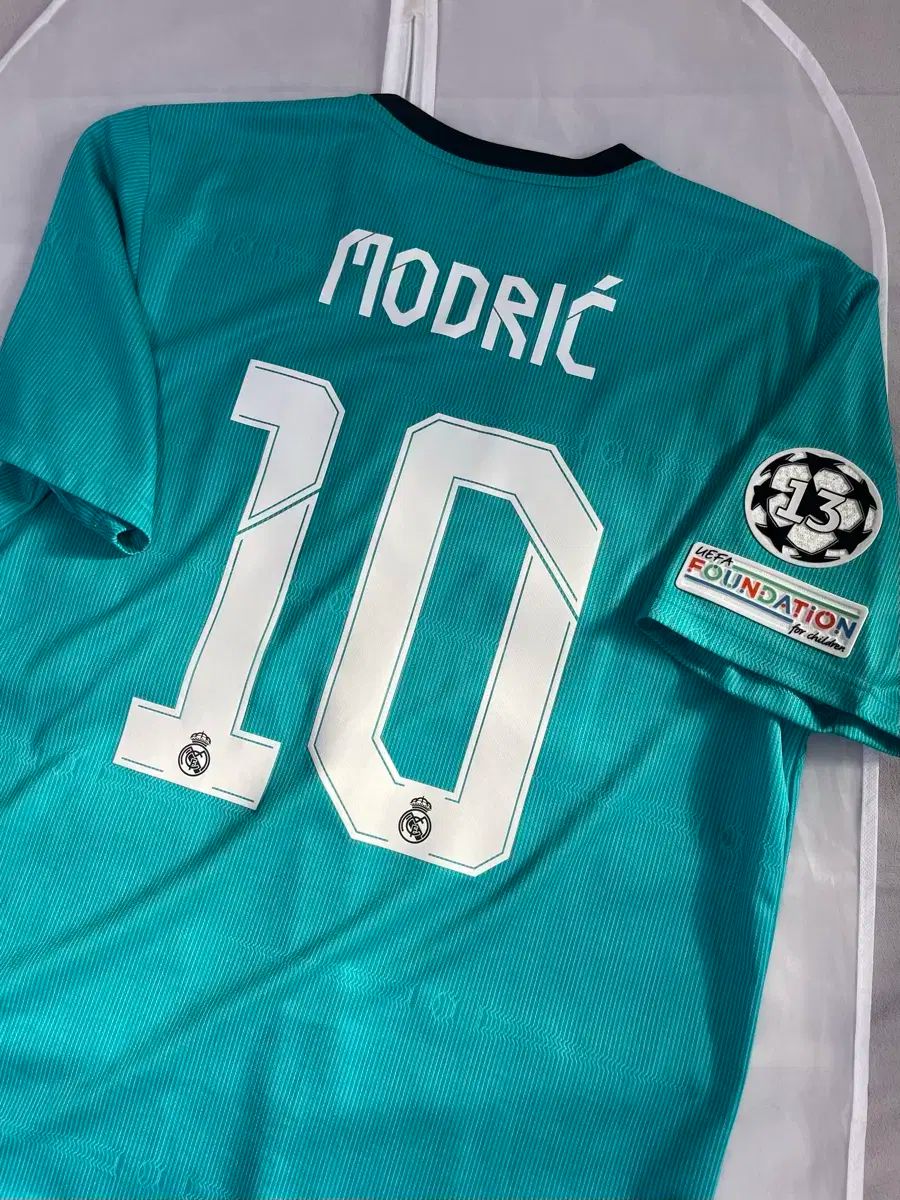 【新品タグ付き】　レアルマドリード　21-22 ホーム　モドリッチ　リーガ仕様 新品タグ付き】 レアルマドリード 21-22 ホーム モドリッチ リーガ仕様