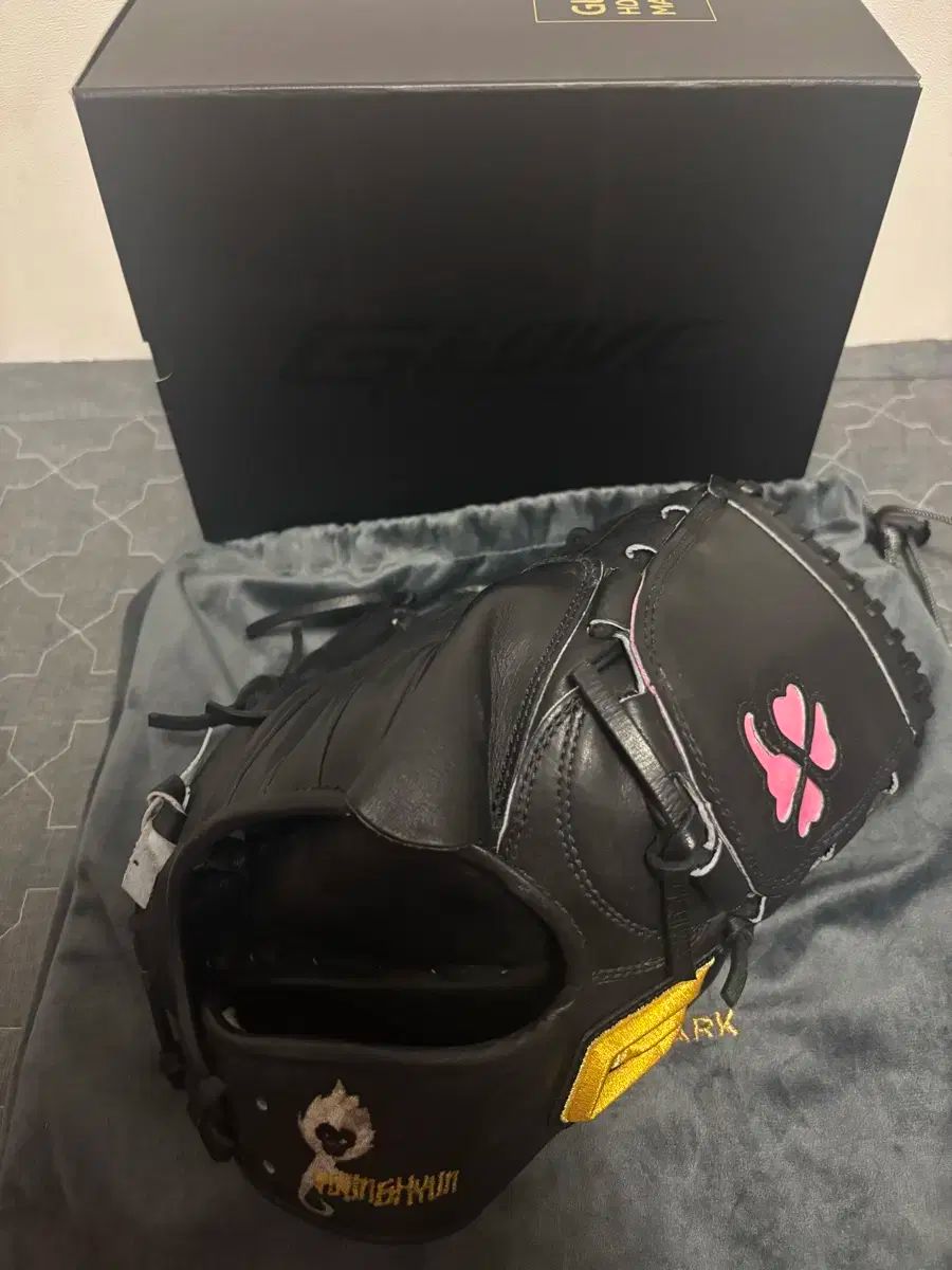 ゴールド 投手用グローブ パク ヨンヒョン モデル
