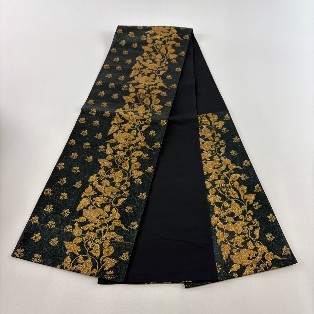 逸品 唐織 能衣唐草文 正絹六通柄袋帯 古典柄 花菱蔓唐花 金糸 訪問着 帯締付 美品 袋帯 逸品 華文 花唐草 唐織 金銀糸 白 六通 正絹 中古