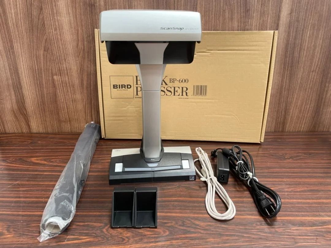 【中古】PFU ドキュメント・ブックスキャナ SV600/BP600 背景カバー付 - ScanSnap