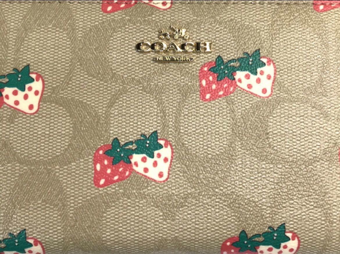 COACHコーチシグネチャー イチゴ柄 カーキラウンドファスナー 長財布 