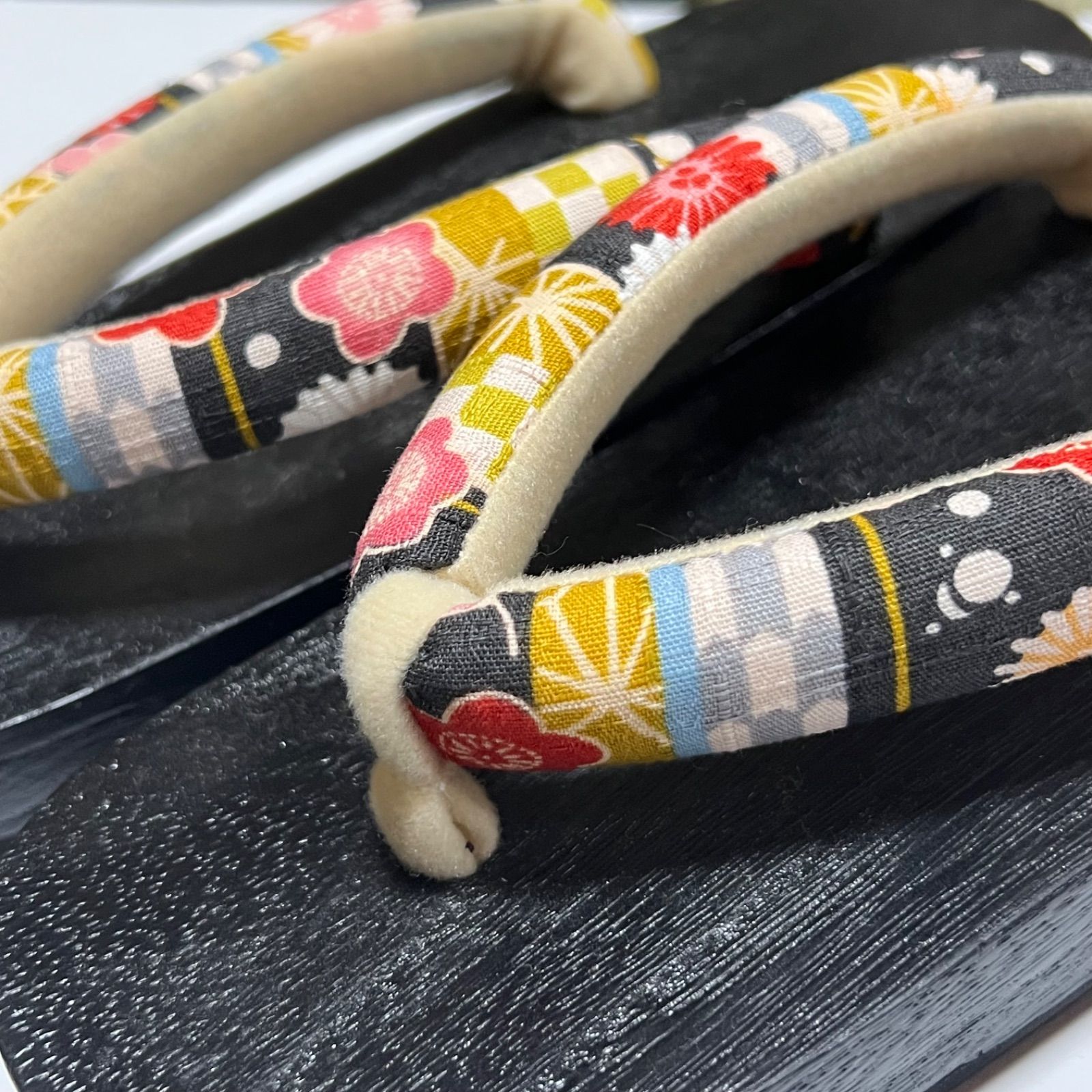 K068 新品未使用 女性用下駄 桐 黒 黄 梅 麻の葉 - メルカリ K068 新品未使用 女性用下駄 桐 黒 黄 梅 麻の葉 - メルカリ