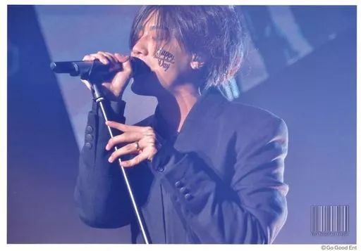 中古】生写真(男性) 赤西仁/ライブフォト・横型・バストアップ・衣装黒