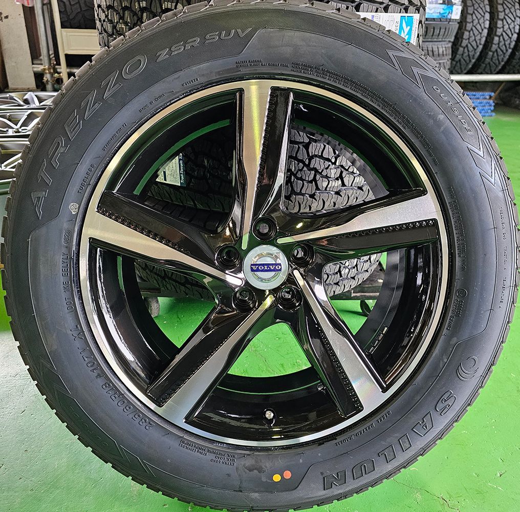 VOLVO アルミホイール 235/40r18中古ですが状態は良好 - タイヤ・ホイール