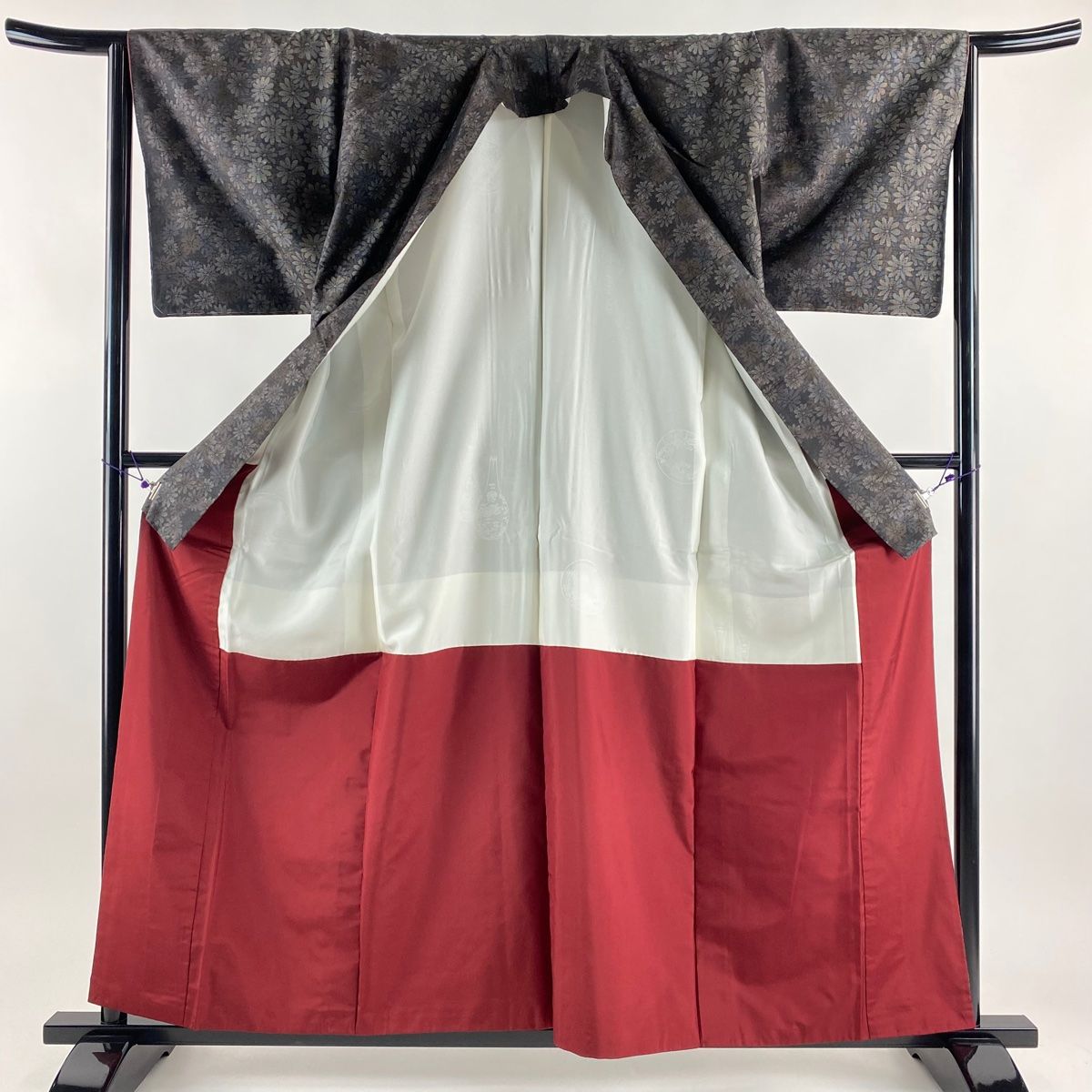 大島紬 身丈159cm 裄丈64.5cm 気付か M 袷 純泥染 証紙 菊 墨色 正絹  