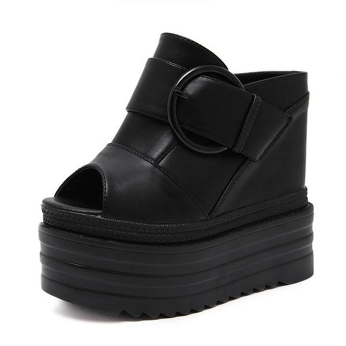 ブーツサンダル