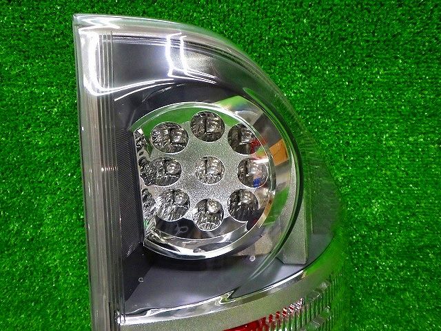 LED球切れ無 トヨタ ZRR70/75 ヴォクシー 前期 右テールレンズ 28-199