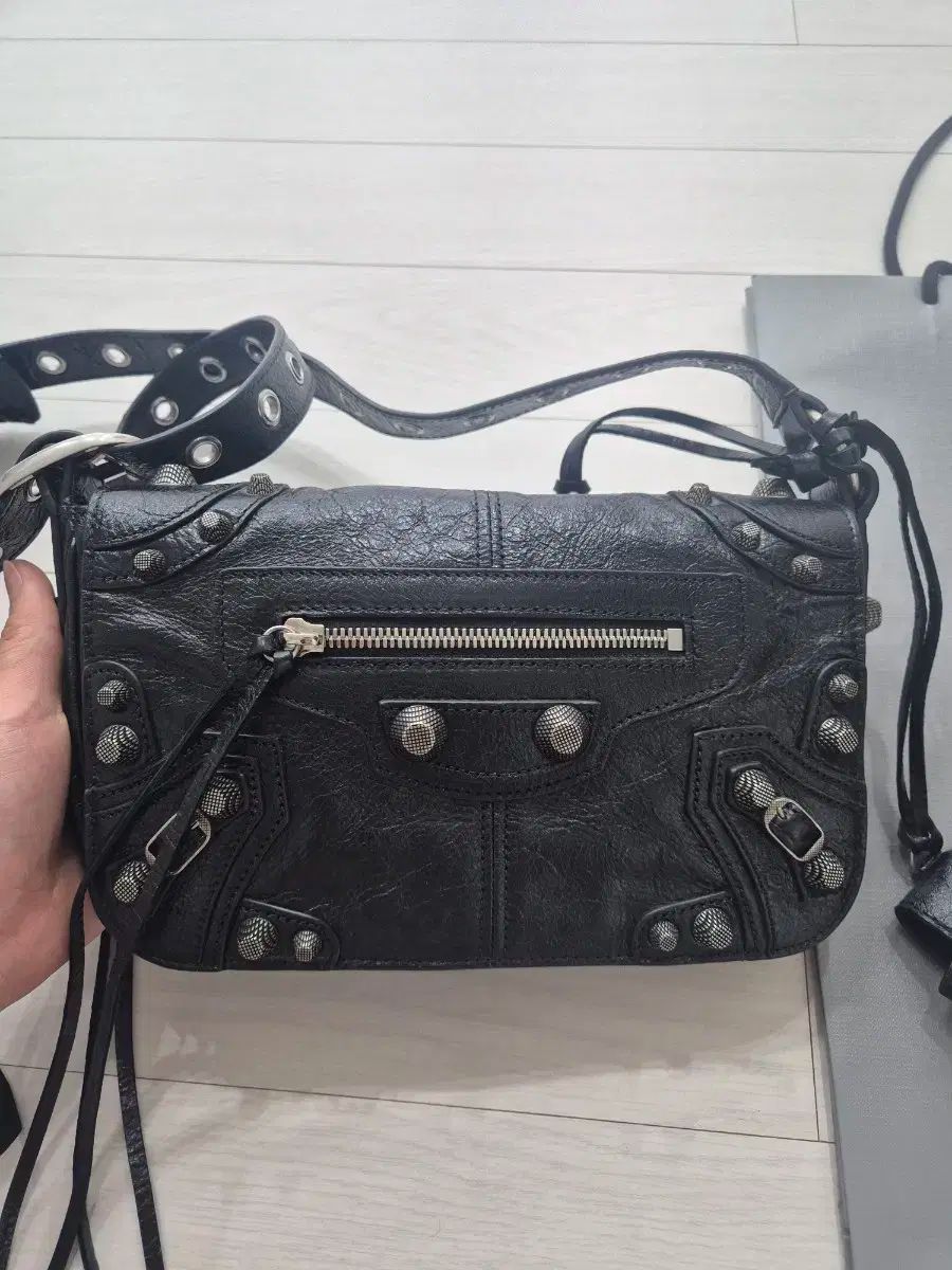 バレンシアガ ルカゴール フラップ ショルダーバッグ