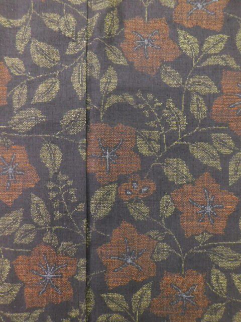 美品！＜重要無形文化財　本場結城紬＞100亀甲　人気の飛び柄雪輪模様 美品！＜重要無形文化財 本場結城紬＞100亀甲 人気の飛び柄雪輪模様