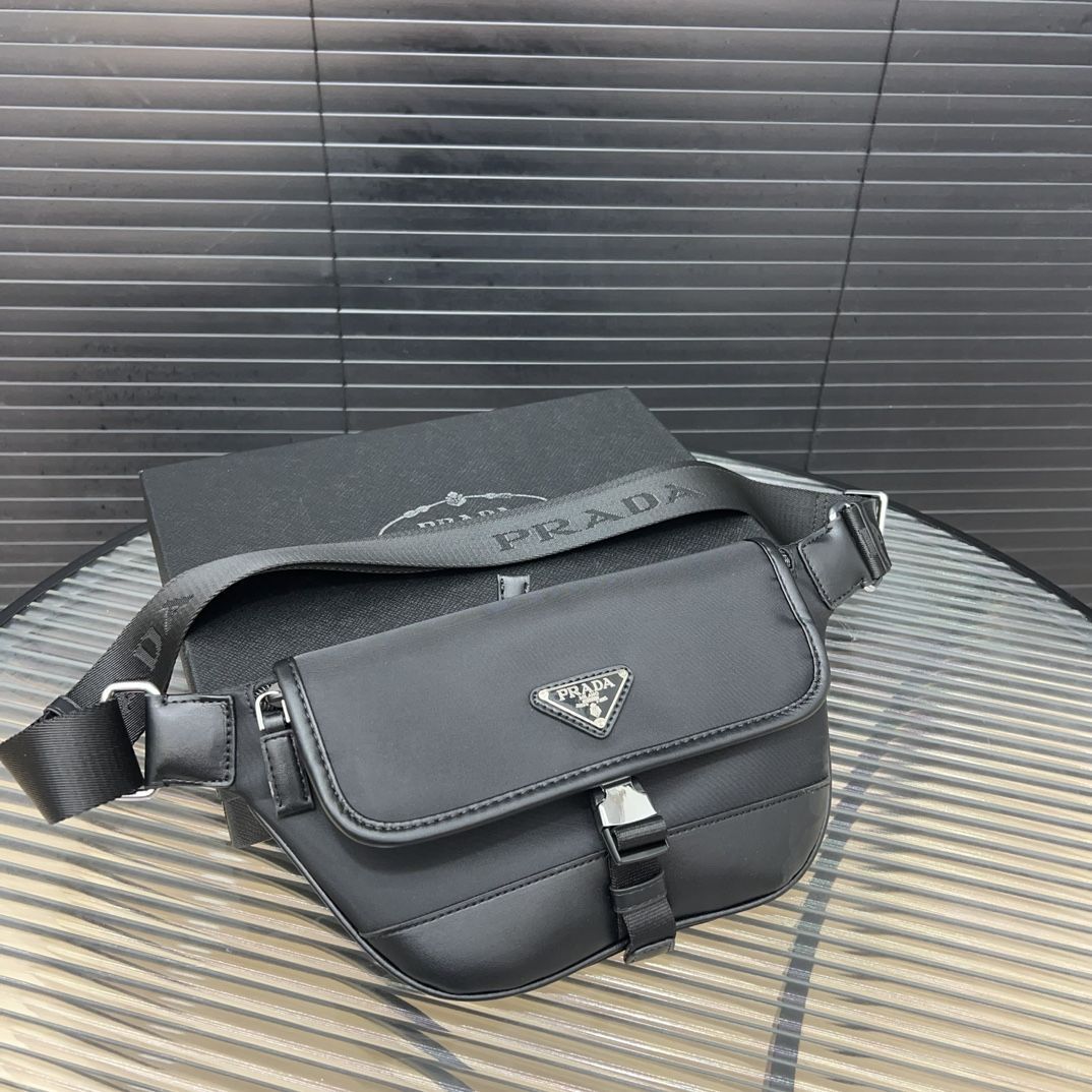 新品未使用 PRADA プラダ ショルダーバッグ ハンドバッグ ウエストポーチ 27x 16 cm