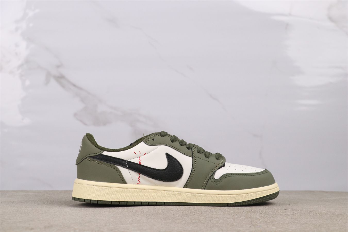 Air Jordan1 オリーブグリーン スニーカー Nike Air Jordan 1