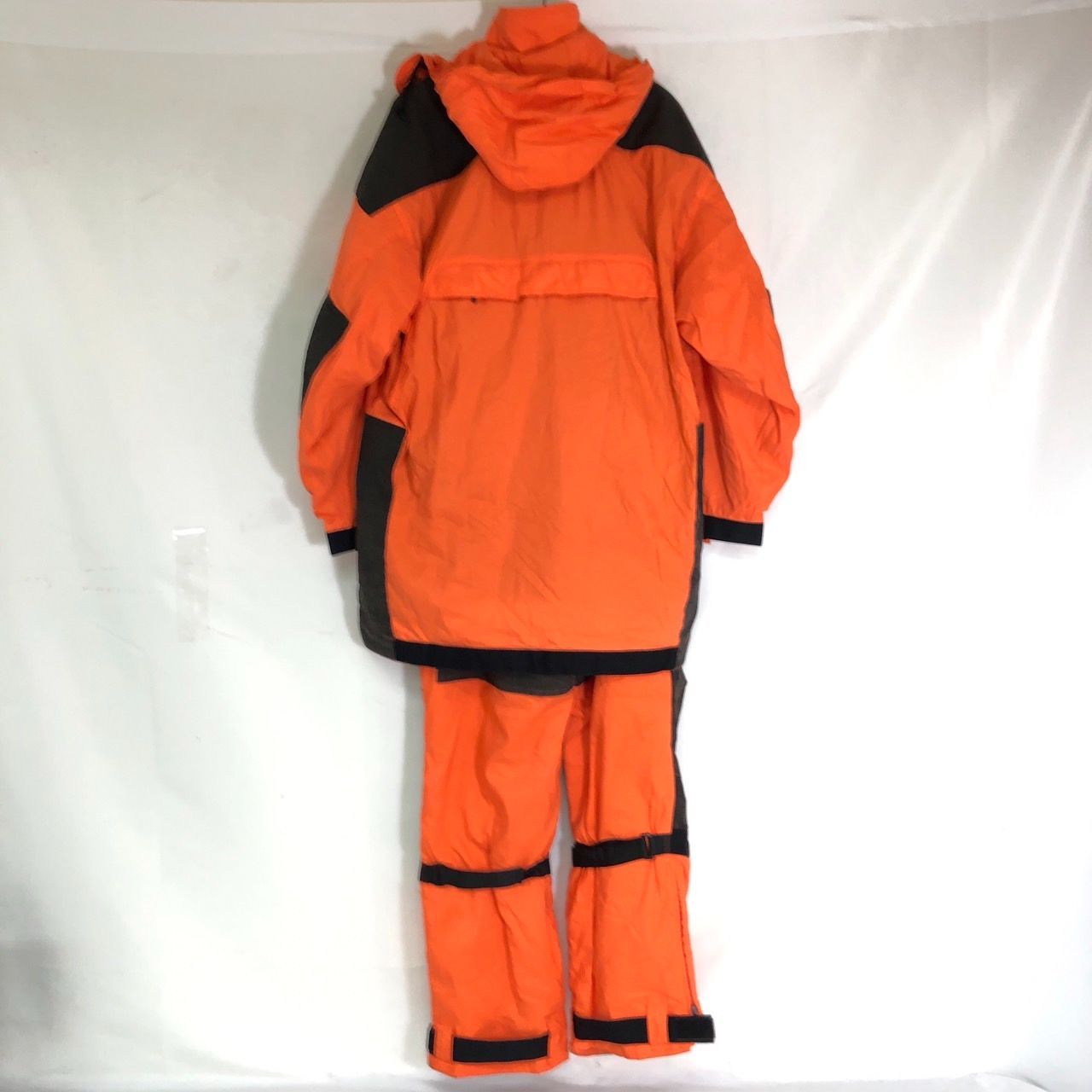 デサント メンズスキーウェア 上下　サイズ　M 、カラー　オレンジ デサント メンズスキーウェア 上下 サイズ M 、カラー オレンジ