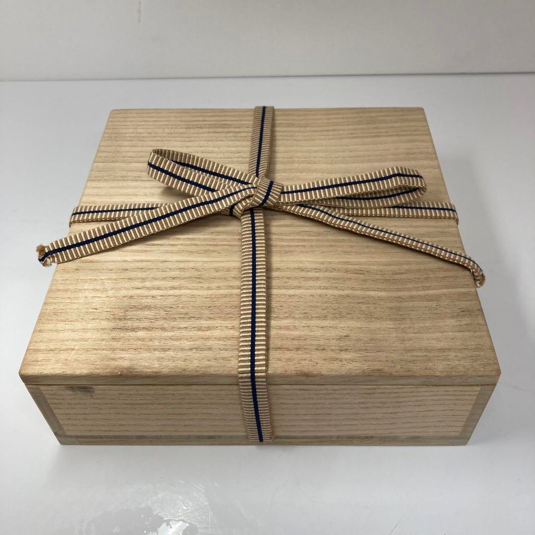 古伊万里　染付上手鯉の図中皿　木箱付　直径18.7㎝　東Y5-1030④タサオ 古伊万里 染付上手鯉の図中皿 木箱付 直径18.7㎝