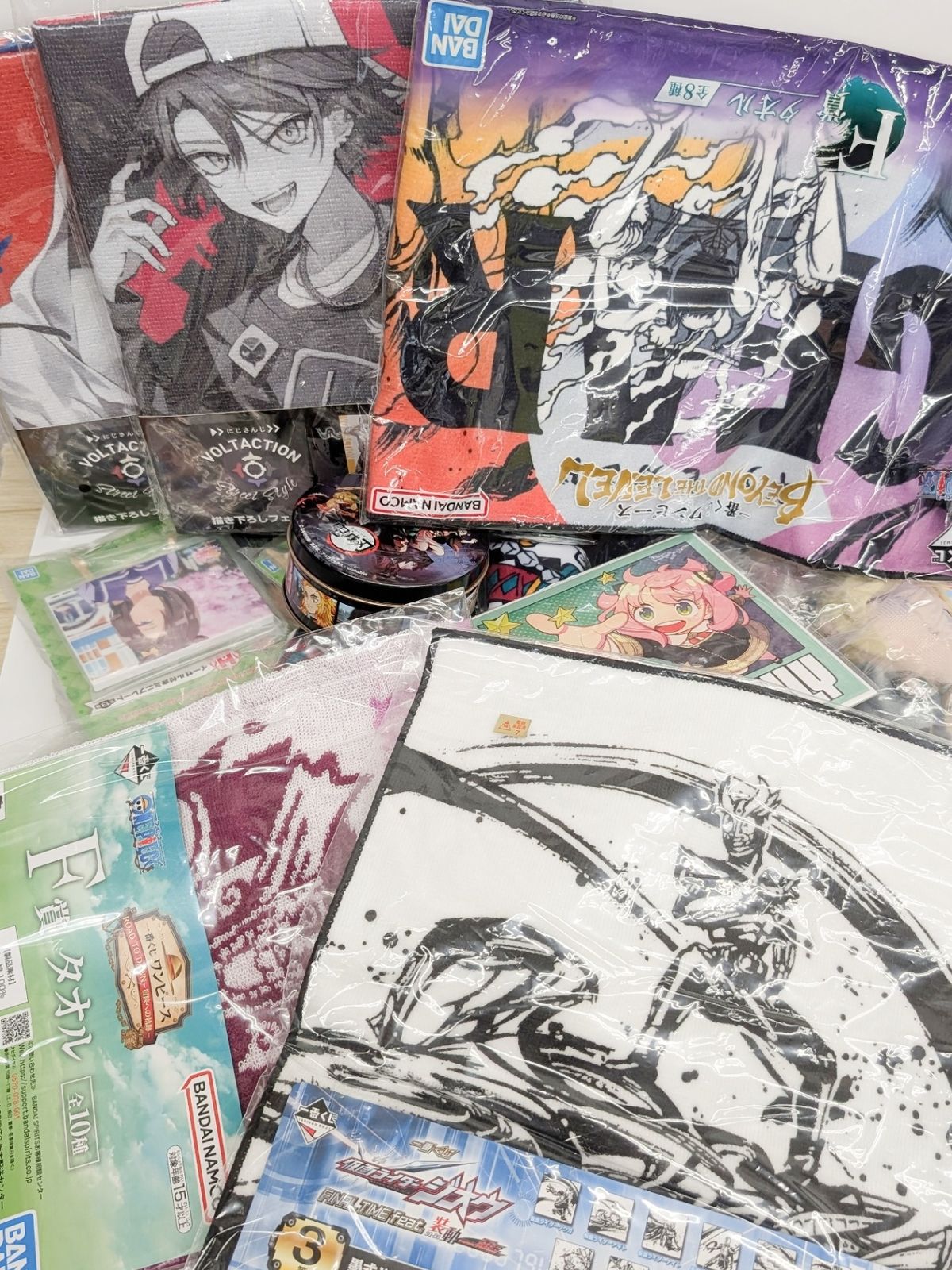 アニメグッズ キャラクターグッズ まとめ売り ヒロアカ 鬼滅の刃 多め400点超 アニメグッズ 大量 まとめ売り 80サイズ 812C ヒロアカ ワンピ