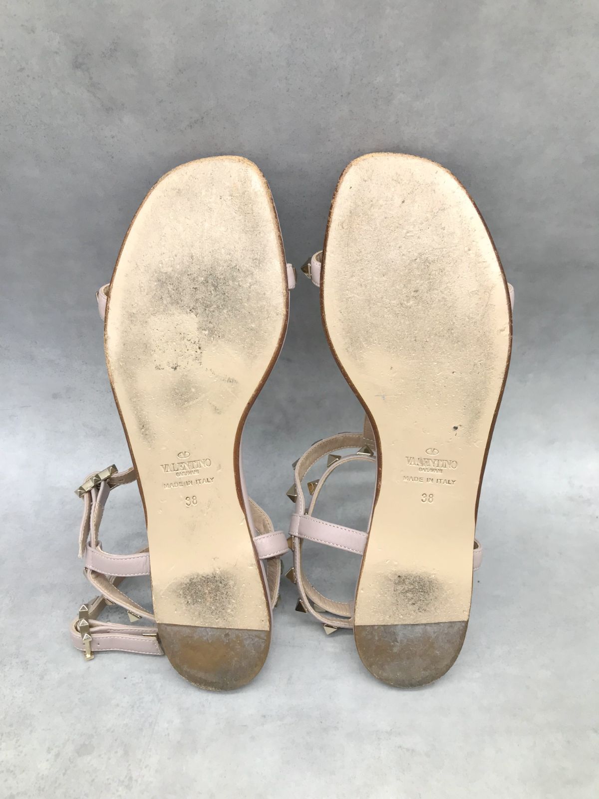 VALENTINO サンダル　38 新品そっくりさん⭐ヴァレンティノガラヴァーニ ロックスタッズ