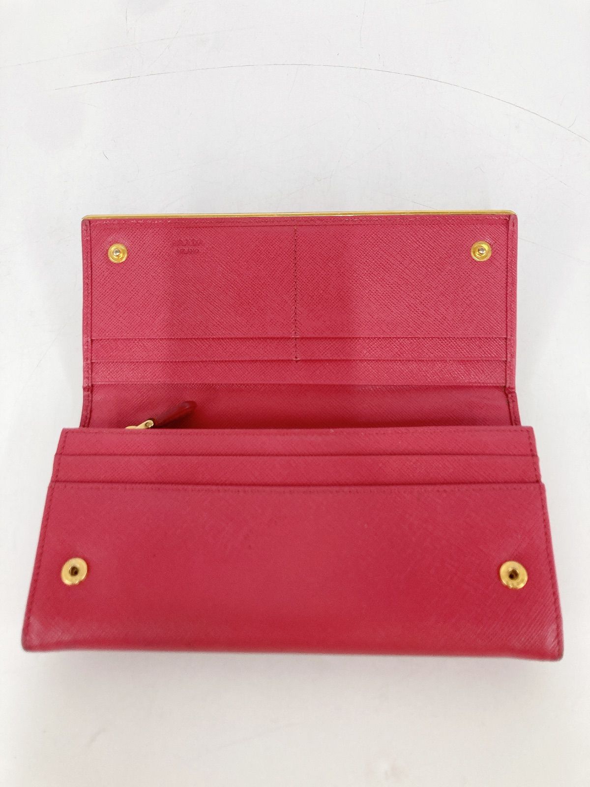 ＊ PRADA