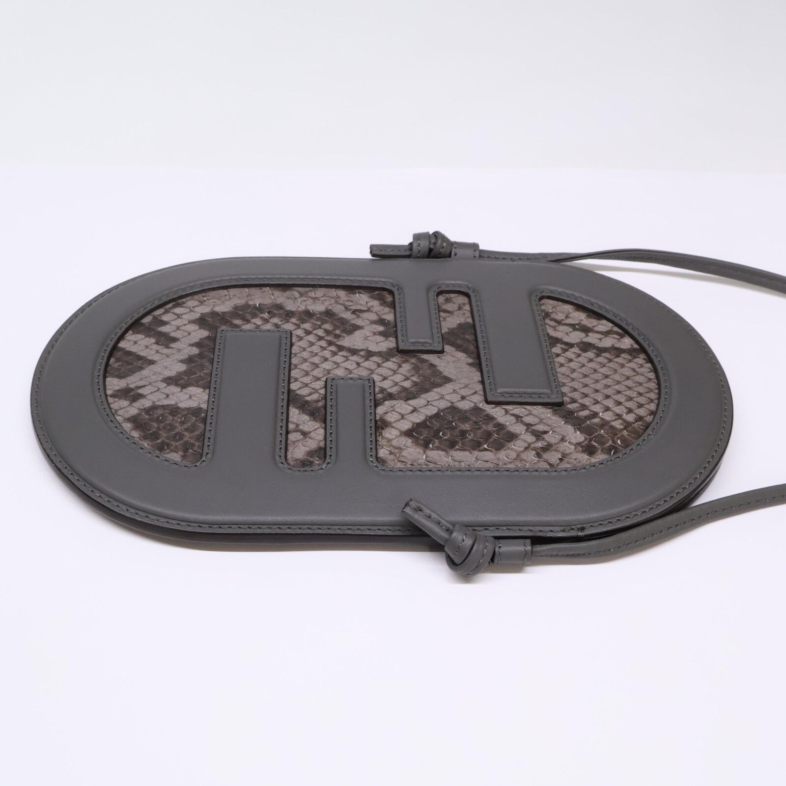 き*さ様 【美品】FENDI フェンディフォンフォルダー7AS055 オーバル き*さ様 【美品】FENDI フェンディフォンフォルダー7AS055