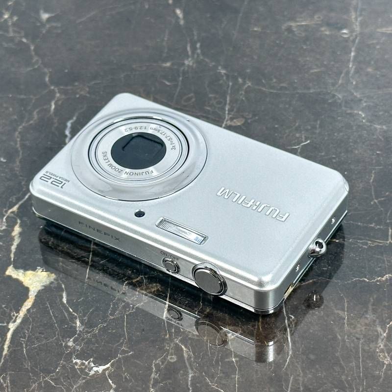 【美品】FUJIFILM FinePix J30 シルバー コンデジ デジカメ Amazon | FUJIFILM デジタルカメラ FinePix(ファインピックス) J30