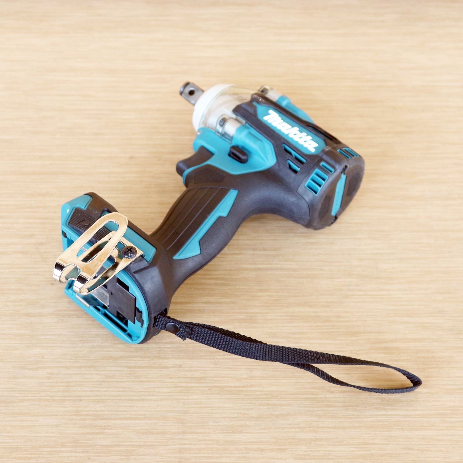 新潟発 マキタ 充電式インパクトレンチ TW300D 動作 済 本体のみ 電動 工具 自動車 整備 タイヤ 交換 ボルト DIY makita
