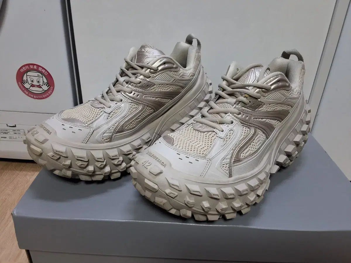 BALENCIAGA バレンシアガ ディフェンダー ベージュ 42