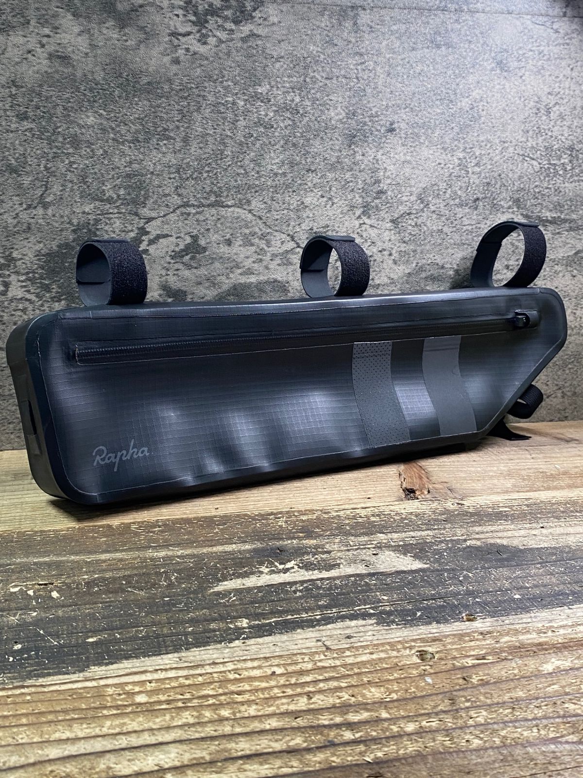 IY102 ラファ Rapha Waterproof 防水 フレームバッグ M 4L 450x120mm