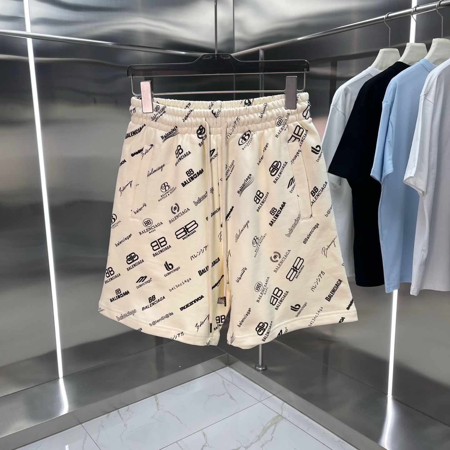 Balenciaga 刺繍入りパンツ