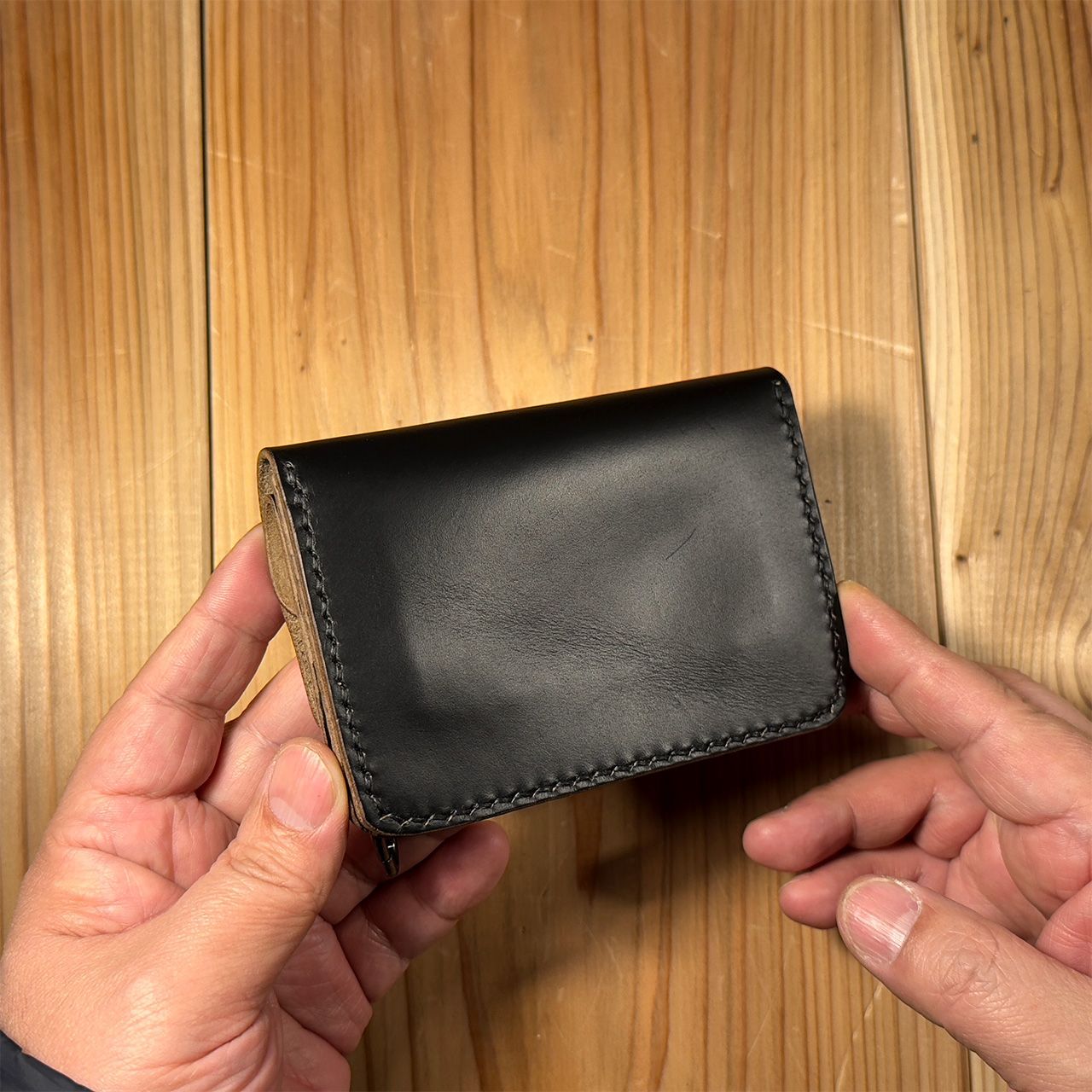 Horween社 クロムエクセル｜ブラック茶芯 ショートトラッカーウォレット Horween社 クロムエクセル｜ブラック茶芯 ショートトラッカー