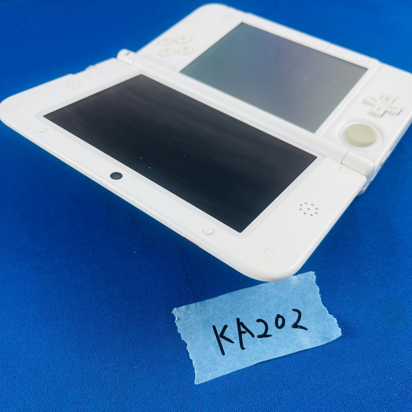 任天堂 - 3ds new ホワイト とびだせどうぶつの森・充電器付き 任天堂 - 3ds new ホワイト とびだせどうぶつの森・充電器付き